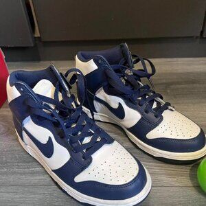 Nike Women's Navy and Blue Trainers